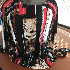 Blouse new with (out tags) animal print, striking